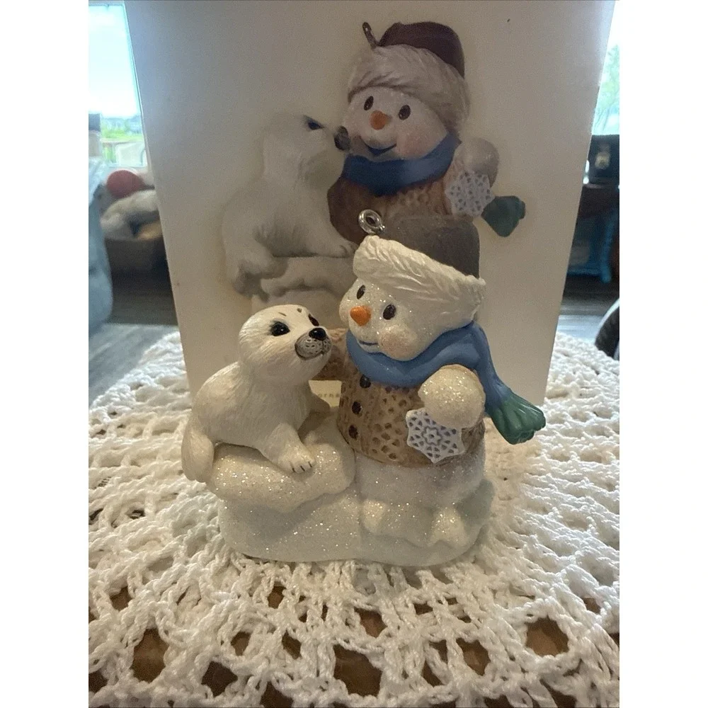 Hallmark Keepsake Snow Buddies 2009 12th in the Series Seal Snow Ornament